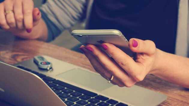 Unerwünschte Werbe-Mails nerven die Verbraucher:innen - und führen zu Reaktanz - Quelle: Firmbee.com/Unsplash